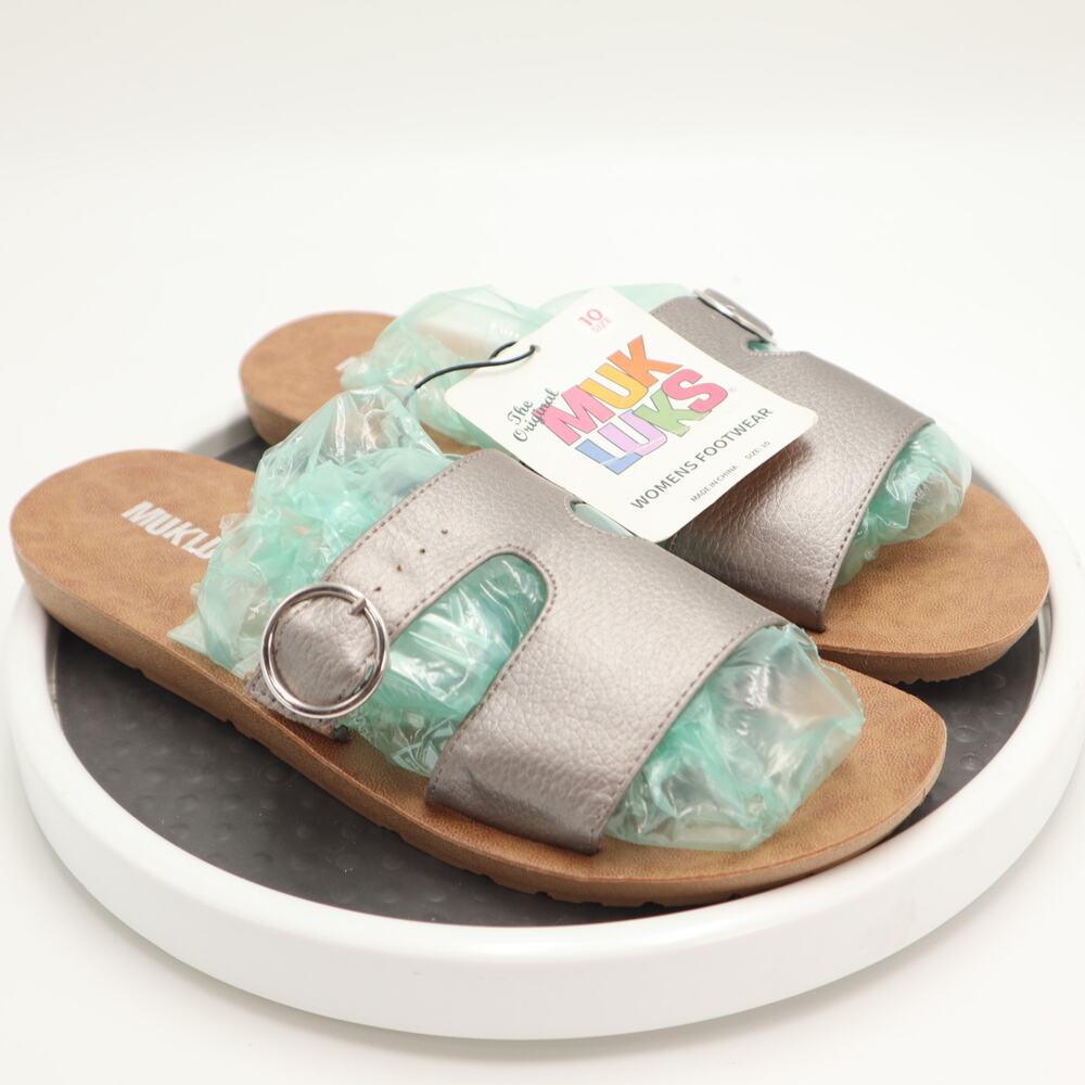 Muk Luk Pewter Silver Sandals Womens Size 10 Buckle Flip Flops NEW